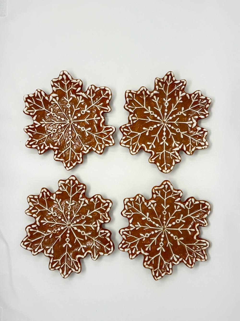 Pottery Barn Gingerbread Snowflake Stoneware Appetizer Plates – Set of 4 NEW